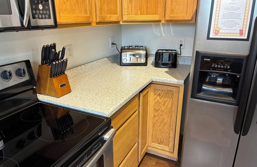 Fountain Casa | Spacious 4BR/3BA Home for 12,Private Outdoor Movie,Fast Wifi & Equipped Kitchen!