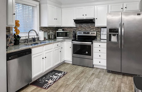 Charlotte Casa | Spacious 4BR/3BA Retreat in Prime South Charlotte Location - Stadium & Airport