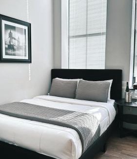 Downtown Apartamento | Spacious 4BR Apt, Sleeps 8, Downtown by Theaters