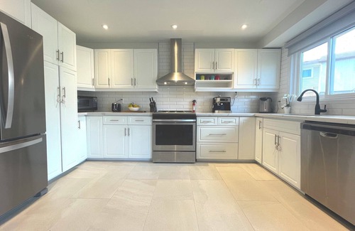 Pickering Casa | Spacious 4BR Big Yard Family, Business & Relocation-Friendly