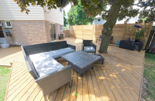 Pickering Casa | Spacious 4BR Big Yard Family, Business & Relocation-Friendly