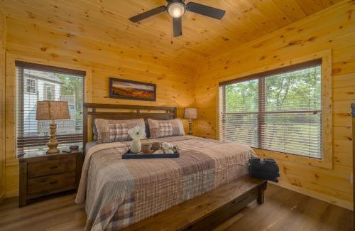 Gatlinburg - Pigeon Forge Casa | Spacious 4BR Cabin with Hot Tub, Game Room & Fire Pit, Close to Dollywood