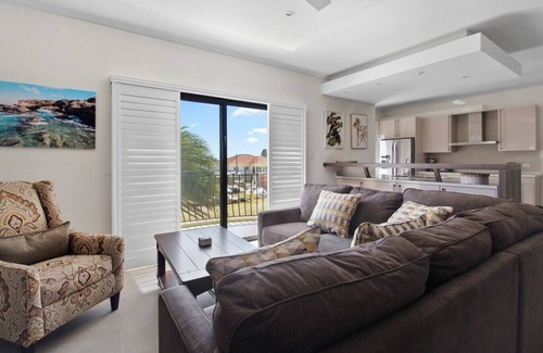Gold Coast Apartamento | Spacious 4BR Condo in Prestigious Resort at Oro 1 by Bocobay