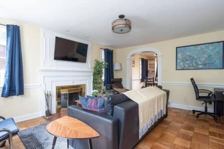Northeast Alexandria Casa | Spacious 4BR CozySuites in Old Town Alexandria