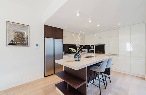 Brighton East Casa | Spacious 4BR Designer Home in Prime Brighton East