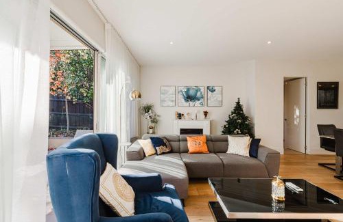Brighton East Casa | Spacious 4BR Designer Home in Prime Brighton East