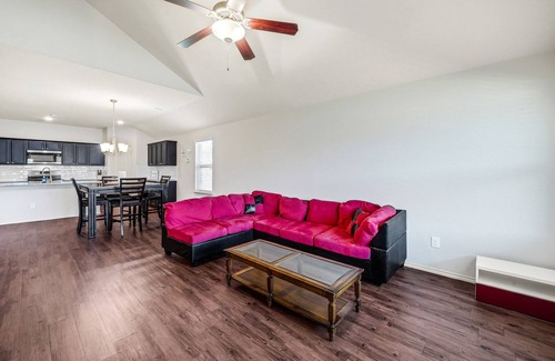Channelview Casa | Spacious 4BR East Houston Home, EV Charger,Parking