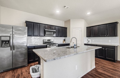Channelview Casa | Spacious 4BR East Houston Home, EV Charger,Parking