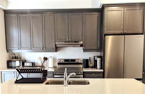 Pickering Casa | Spacious 4BR Family Home w/King Suite, Parking & Full Kitchen