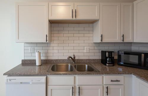 Detroit Casa | Spacious 4BR Family Home in Detroit WiFi Parking