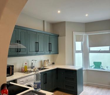 Plumstead Casa | Spacious 4BR Home In Greenwich