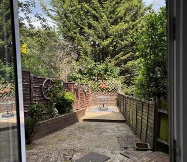 Plumstead Casa | Spacious 4BR Home In Greenwich