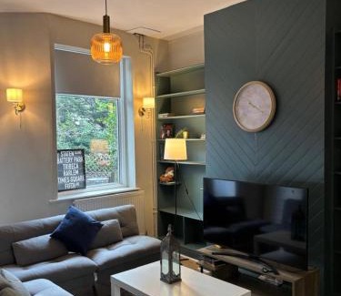 Plumstead Casa | Spacious 4BR Home In Greenwich
