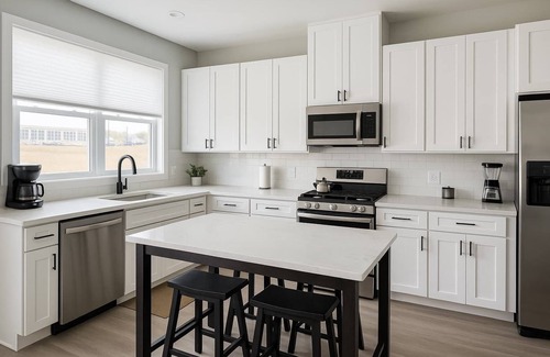 Warrenville Apartamento | Spacious 4BR Home - Perfect for Groups!