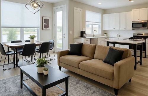 Warrenville Apartamento | Spacious 4BR Home - Perfect for Groups!