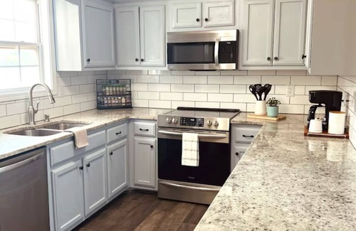 Clarksville Casa | Spacious 4BR -Hot Tub & Game Room – Near Winery & Distillery
