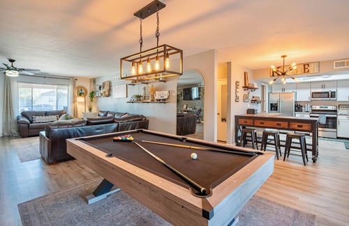 Glendale Casa | Spacious 4BR house with Pool Table, Games, AC, Fast WiFi, Workspace, in Glendale