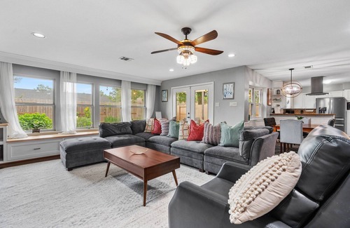 Garden Oaks Casa | Spacious 4BR Houston Retreat w/Hot Tub!