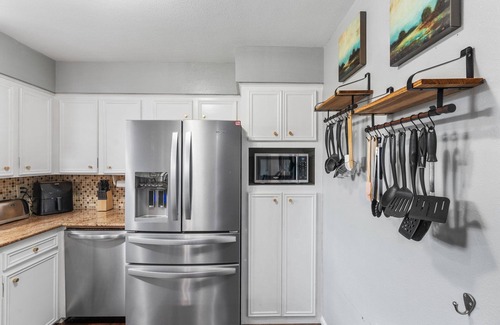 Garden Oaks Casa | Spacious 4BR Houston Retreat w/Hot Tub!