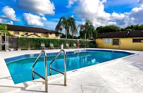 Ives Estates Casa | Spacious 4BR Miami Townhome | Communal Pool