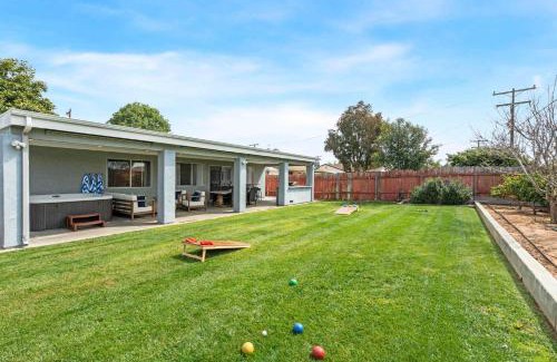 North Clairemont Casa | Spacious 4BR Outdoor Kitchen Hot Tub & Fun