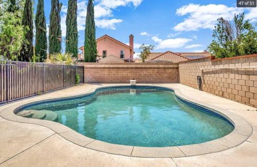 Palmdale Casa | Spacious 4BR Pool Home Ensuite Baths Self CheckIn Fast WiFi WD