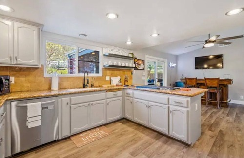 Atascadero Casa | Spacious 4BR RanchHome w/2FirePits