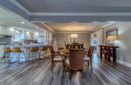 College Place Casa | Spacious 4BR Retreat w/ Hot Tub, Outdoor Games & EV Charger – 10 Min Walla Walla