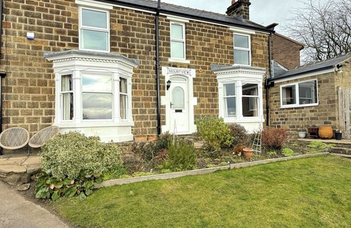 Dronfield Casa | Spacious 4BR Retreat for 8