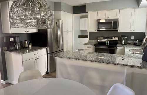 Bear Canyon Casa | Spacious 4BR Retreat w/Office, 2 Living Areas & Private Backyard Oasis