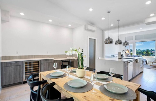 North Beacon Hill Casa | Spacious 4BR Retreat | Deck & Grill | Close to DT