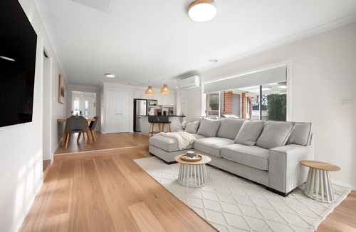 Tatton Casa | Spacious 4BR Retreat in Ideal Suburb of Tatton - Pet Friendly