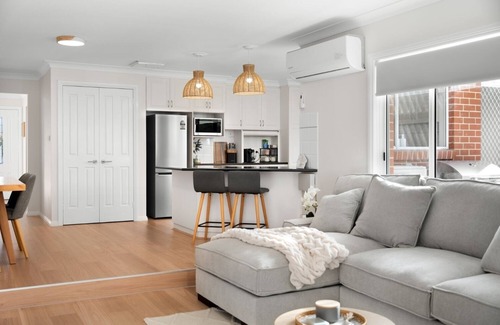Tatton Casa | Spacious 4BR Retreat in Ideal Suburb of Tatton - Pet Friendly