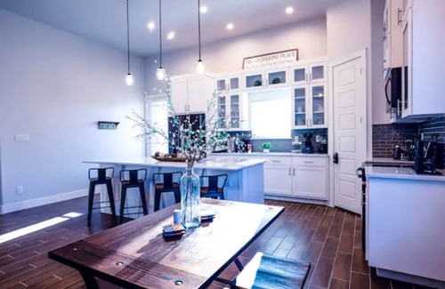 Cedar Crest Casa | Spacious 4BR Retreat Near Downtown, Bishop Arts & Dallas Zoo