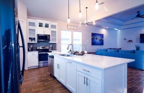 Cedar Crest Casa | Spacious 4BR Retreat Near Downtown, Bishop Arts & Dallas Zoo