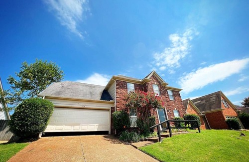 East Central Shelby Casa | Spacious 4BR Retreat with BBQ, Hammock, and Outdoor Lounge