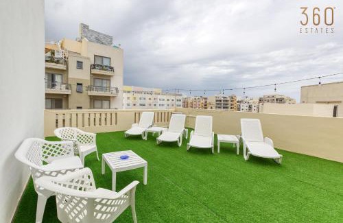 San Tumas Casa | Spacious 4BR Terraced House with Rooftop Access by 360 Estates
