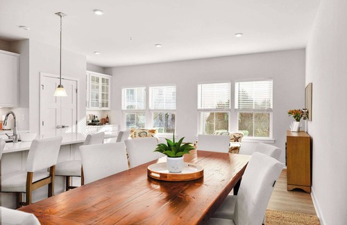 Bayside Casa | NEW Bayside Townhouse Community Pool & Hot Tub