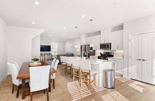 Bayside Casa | NEW Bayside Townhouse Community Pool & Hot Tub