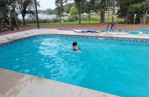 North Newport News Casa | Spacious 4BR Home w Pool Family Friendly