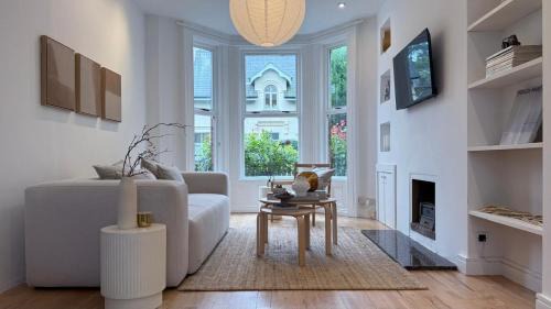 Belfast Casa | Spacious 4BR Victorian Property w/Outdoor Terrace
