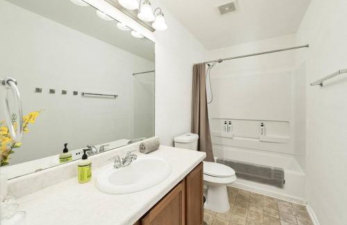 Southside Apartamento | Spacious 4BR w Game Room - 15 min to Seaworld