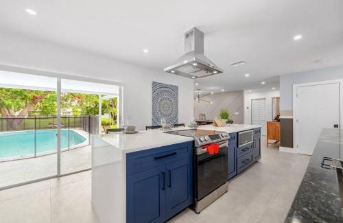 Cutler Bay Casa | Spacious 4BR Waterfront Home with Private Pool, Tiki Hut & Free Parking near Miami & Key Largo