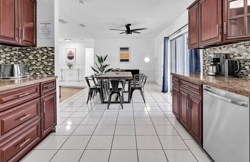 Boulevard Heights Casa | Spacious 4BRS Home, Relax Backyard close to Casino