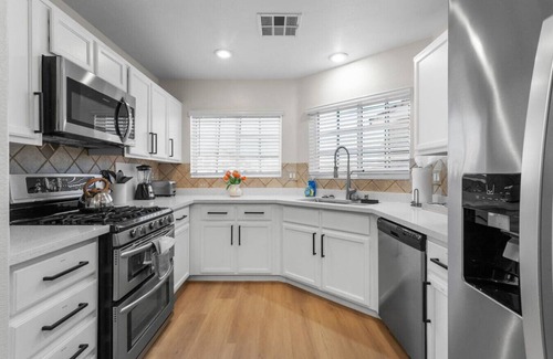 North Las Vegas Casa | Spacious 5 BD Home w/Theater, Billiard, and More!