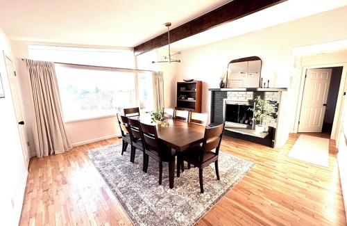 East Wenatchee Casa | Spacious 5-bdrm home in Wenatchee, Mountain View, hot tub, fire pit, arcade room