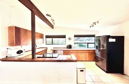 East Wenatchee Casa | Spacious 5-bdrm home in Wenatchee, Mountain View, hot tub, fire pit, arcade room