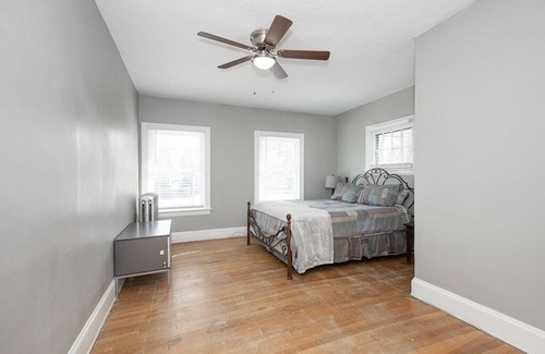 Cleveland Casa | Spacious 5 bedroom home near CWRU/hospitals!