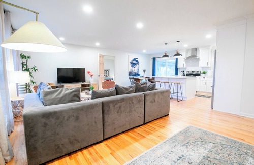 Franklin Casa | Spacious 5-Bed, 3-Bath Home – Newly Renovated with a Big Backyard!