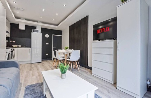 Banbury Casa | Spacious 5-bed Banbury House near Spiceball Park